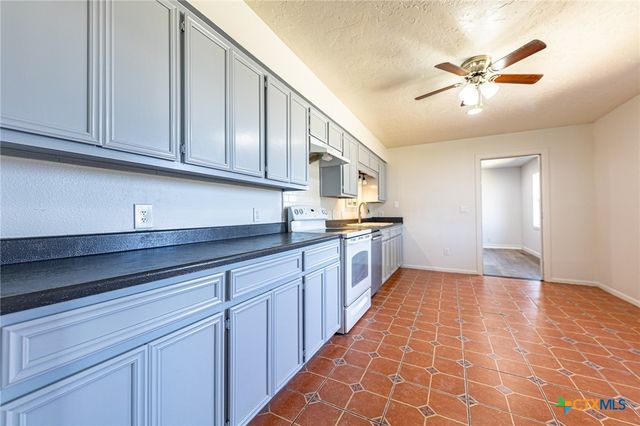 985 County Road 301, Shiner, TX 77984