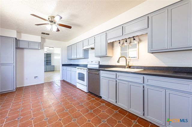 985 County Road 301, Shiner, TX 77984