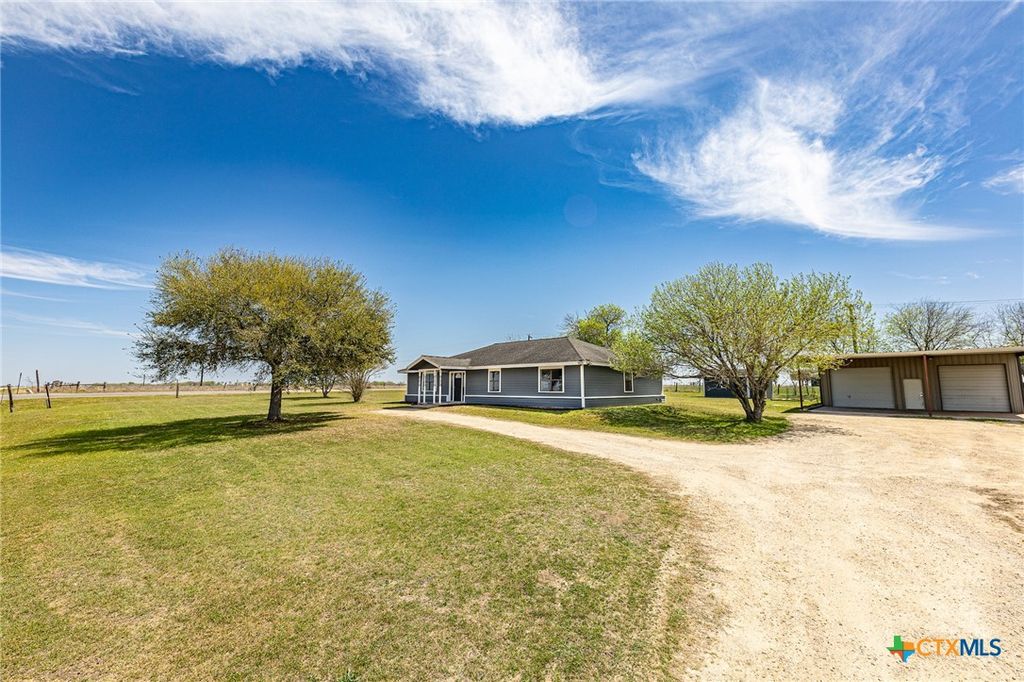 985 County Road 301, Shiner, TX 77984