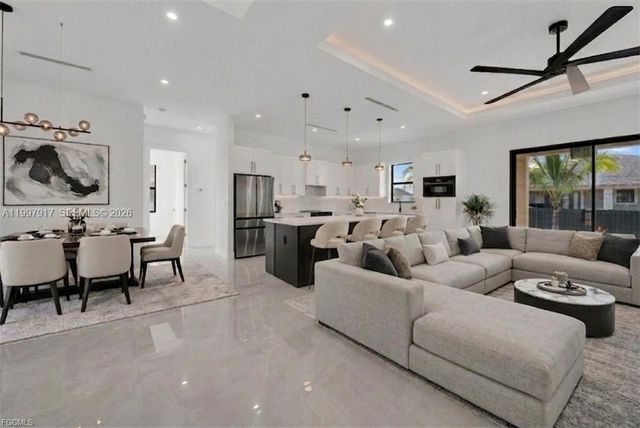 2406 Kismet PKWY, Cape Coral, FL 33993