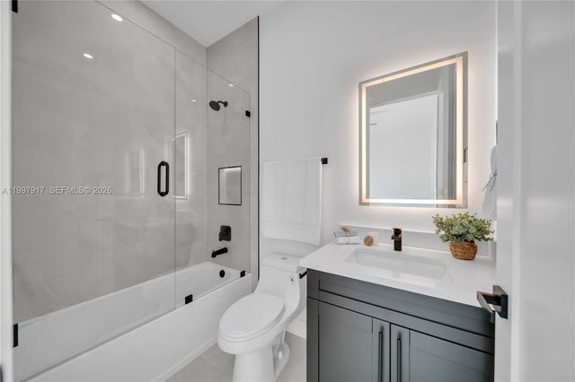 2406 Kismet PKWY, Cape Coral, FL 33993