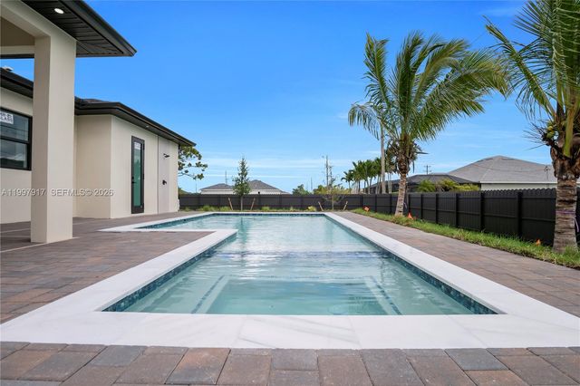 2406 Kismet PKWY, Cape Coral, FL 33993