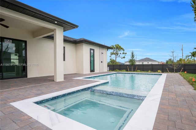 2406 Kismet PKWY, Cape Coral, FL 33993