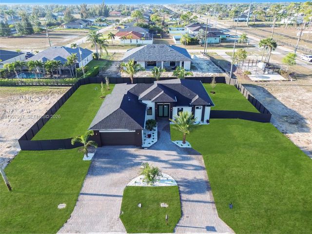 2406 Kismet PKWY, Cape Coral, FL 33993