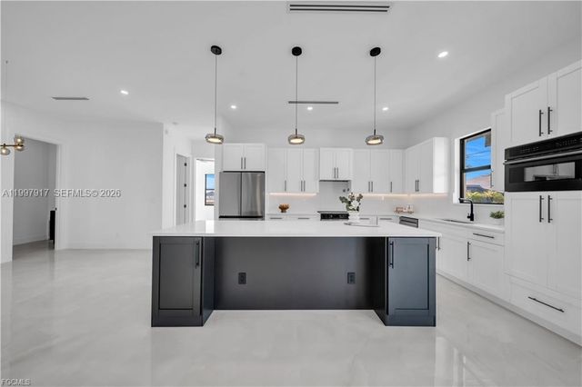 2406 Kismet PKWY, Cape Coral, FL 33993