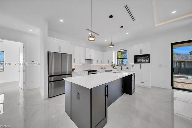 2406 Kismet PKWY, Cape Coral, FL 33993