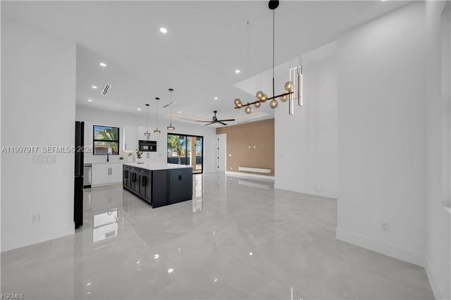 2406 Kismet PKWY, Cape Coral, FL 33993