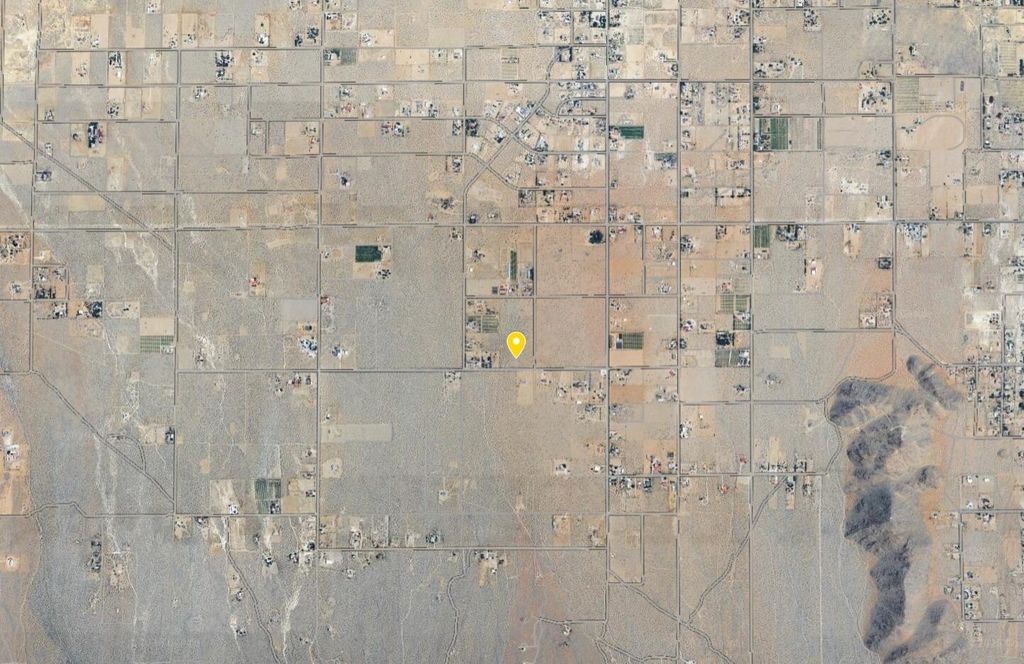 Image 10 of property listing at Sutter Road, Lucerne Valley, CA 92356