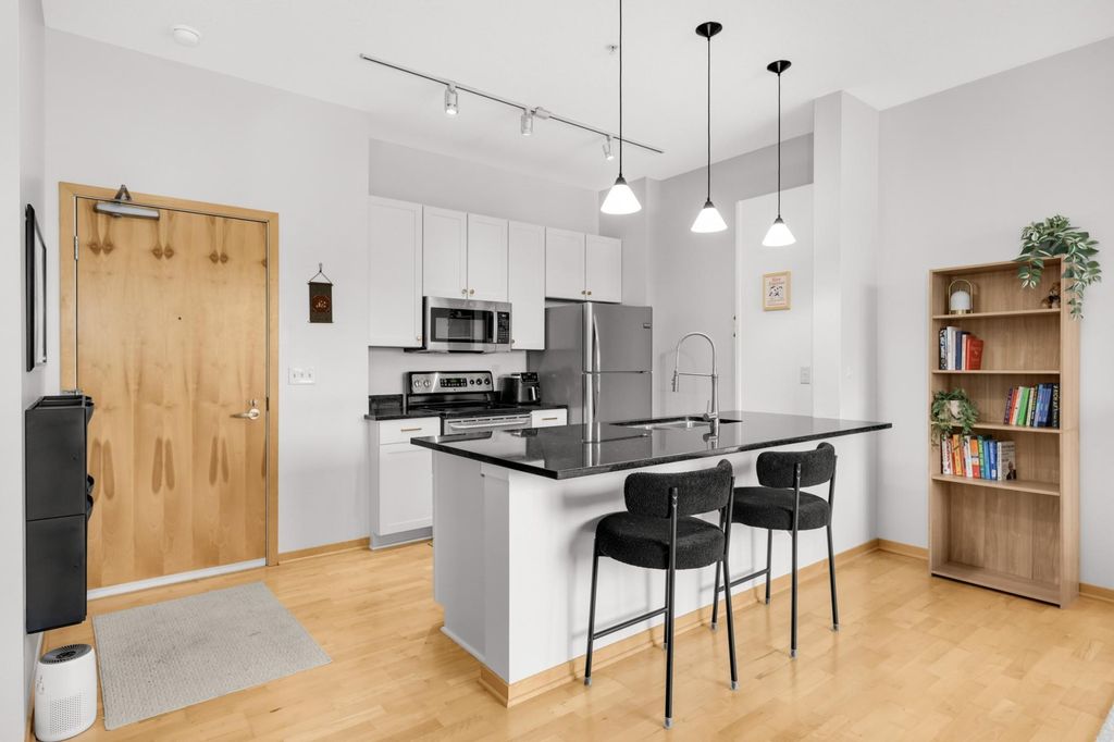 4525 Park Commons Drive 403, Saint Louis Park, MN 55416