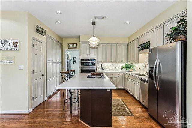 5101 High Pointe Dr, Pensacola, FL 32505