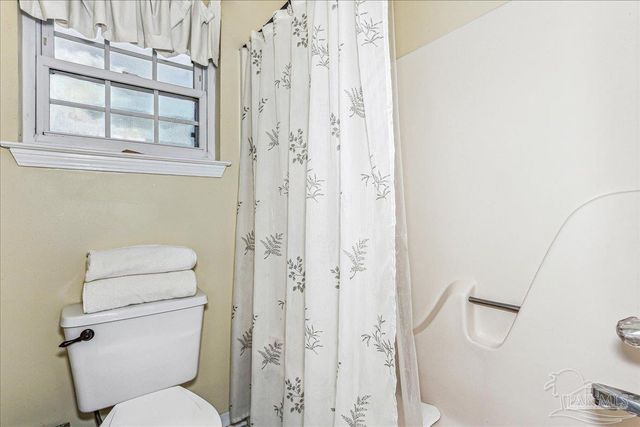 5101 High Pointe Dr, Pensacola, FL 32505