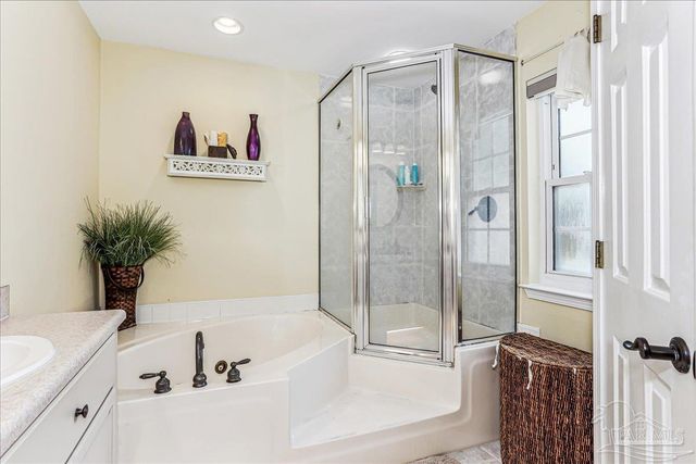 5101 High Pointe Dr, Pensacola, FL 32505