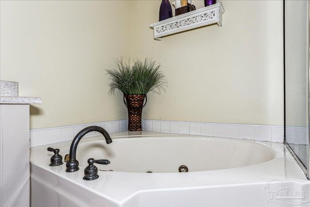 5101 High Pointe Dr, Pensacola, FL 32505