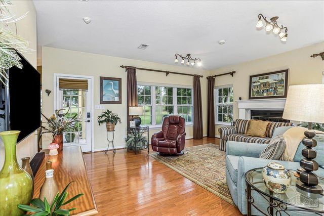 5101 High Pointe Dr, Pensacola, FL 32505