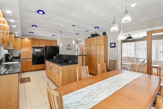 12 Lincoln Road, Billerica, MA 01821