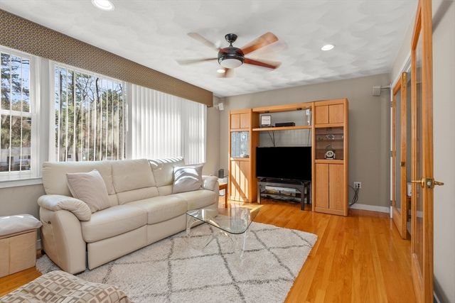 12 Lincoln Road, Billerica, MA 01821