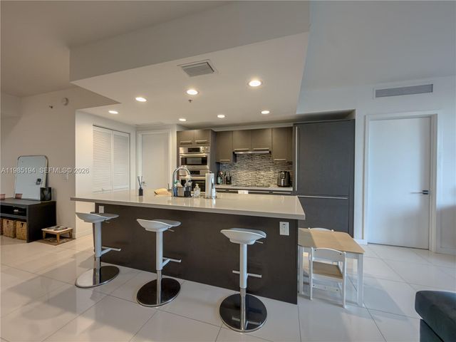 7825 NW 107th Ave 301, Doral, FL 33178