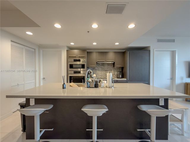 7825 NW 107th Ave 301, Doral, FL 33178