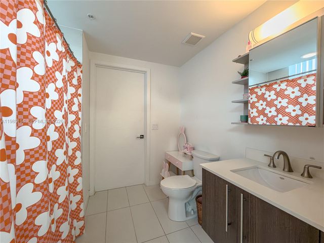 7825 NW 107th Ave 301, Doral, FL 33178