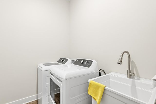441 E Douglas Ave, Andover, KS 67002