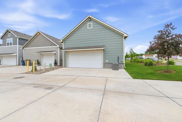 441 E Douglas Ave, Andover, KS 67002