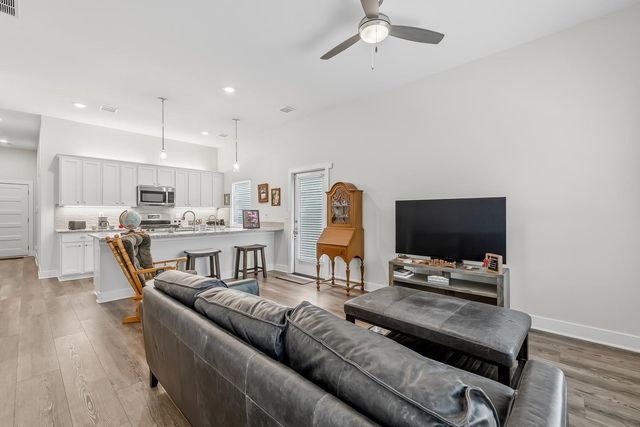 441 E Douglas Ave, Andover, KS 67002