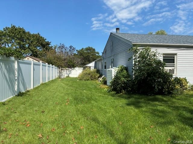 4 Carston Street W, Selden, NY 11784