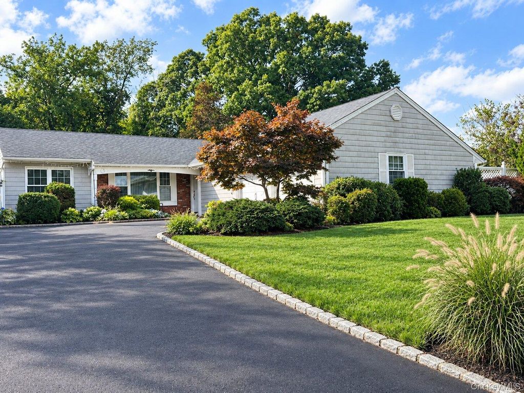 4 Carston Street W, Selden, NY 11784 — photo 2