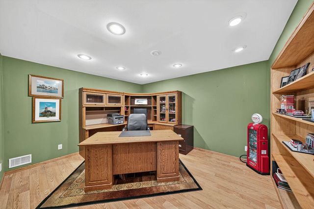 51111 Stratford Court, Elkhart, IN 46514