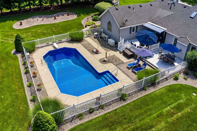 51111 Stratford Court, Elkhart, IN 46514