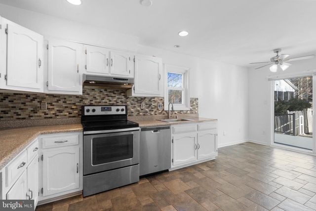 2636 E SIDE DR, Alexandria, VA 22306