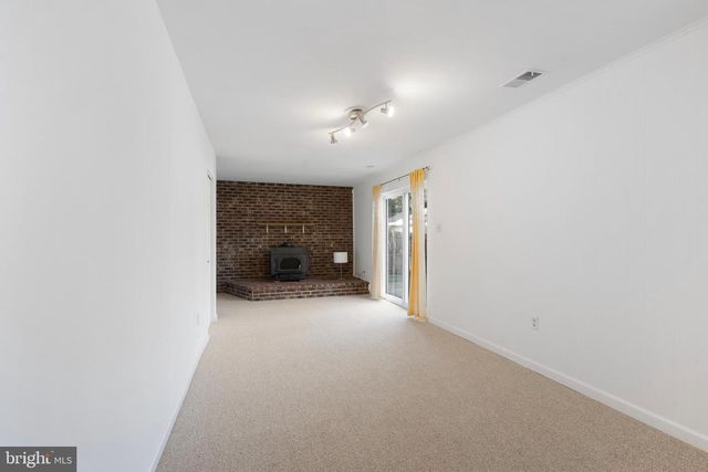 2636 E SIDE DR, Alexandria, VA 22306