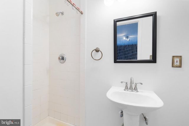 2636 E SIDE DR, Alexandria, VA 22306