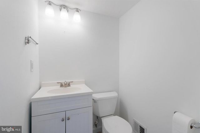 2636 E SIDE DR, Alexandria, VA 22306