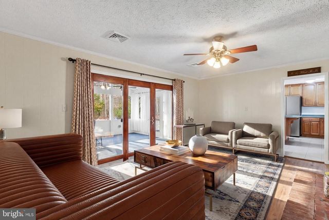 9829 LINE FENCE RD, Hayes, VA 23072