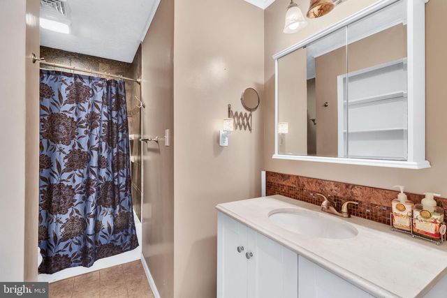 9829 LINE FENCE RD, Hayes, VA 23072