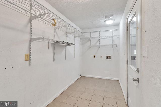 9829 LINE FENCE RD, Hayes, VA 23072