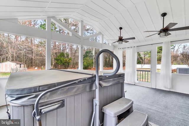 9829 LINE FENCE RD, Hayes, VA 23072