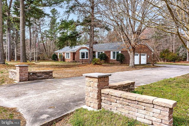 9829 LINE FENCE RD, Hayes, VA 23072