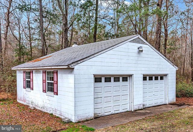 9829 LINE FENCE RD, Hayes, VA 23072