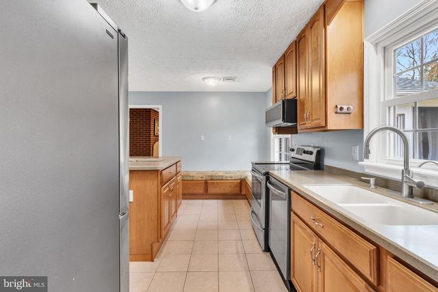 9829 LINE FENCE RD, Hayes, VA 23072