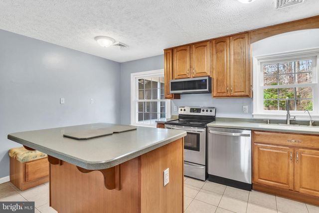 9829 LINE FENCE RD, Hayes, VA 23072