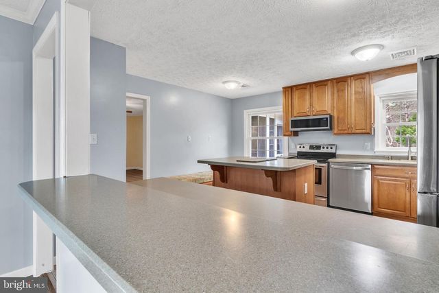 9829 LINE FENCE RD, Hayes, VA 23072