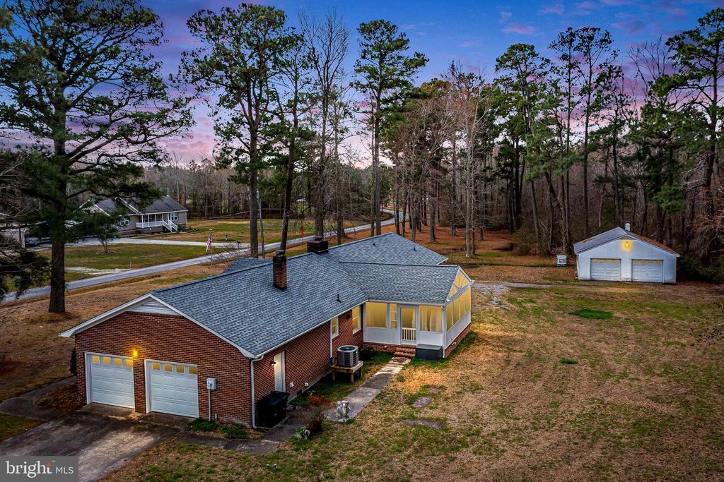 9829 LINE FENCE RD, Hayes, VA 23072