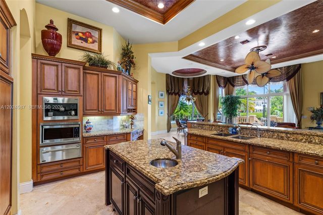832 Harbour Isle Place, North Palm Beach, FL 33410