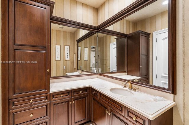 832 Harbour Isle Place, North Palm Beach, FL 33410