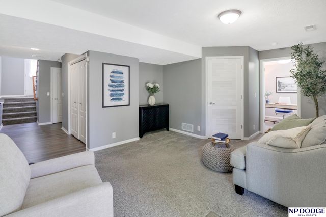 18847 Jacobs Circle, Omaha, NE 68135