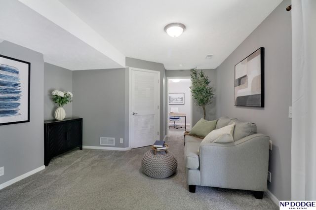18847 Jacobs Circle, Omaha, NE 68135