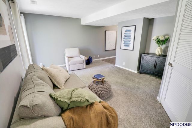18847 Jacobs Circle, Omaha, NE 68135