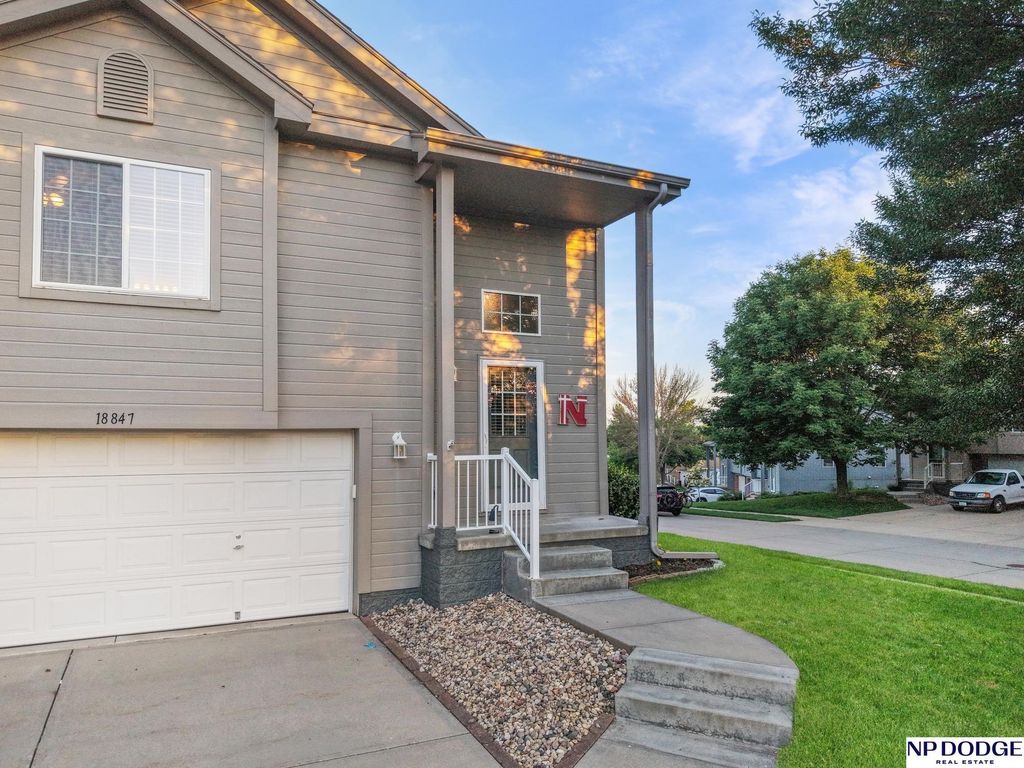 18847 Jacobs Circle, Omaha, NE 68135